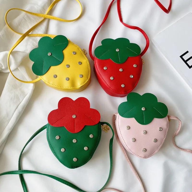 Childrens Crossbody Bag Girl Diamond Strawberry Decorative Shoulder Bag Crossbody Bag Simple Cute Fruit Storage Zero